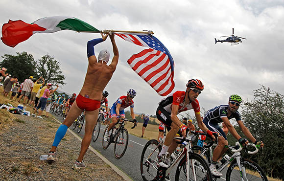 11 of the Craziest Cycling Fans in Tour de France History 