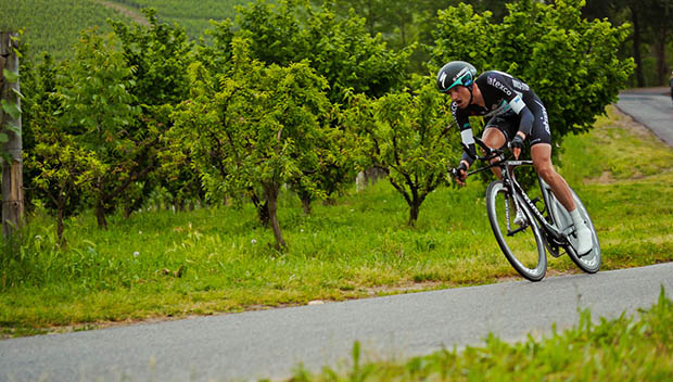 aerodynamic cyclist