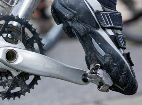 bicycle pedals and shoes