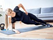 woman-doing-a-side-plank-hip-dip