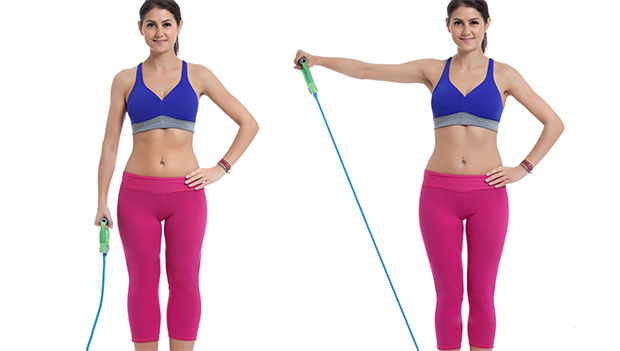 woman performing single-arm lateral raise