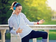 Woman-runner-playing-air-guitar-article-image